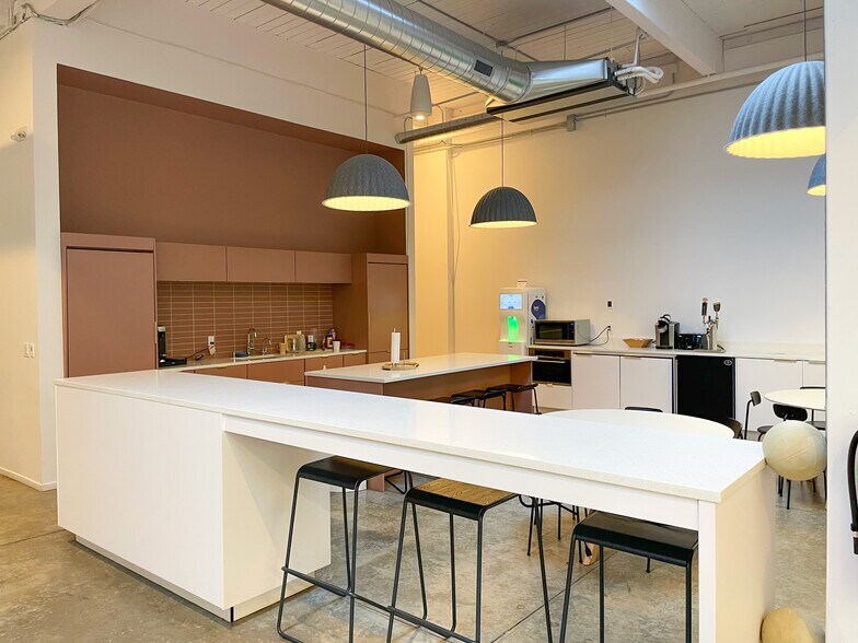 More Photos Of 1640 NW Irving St, Portland Loft Creative Space For Sale