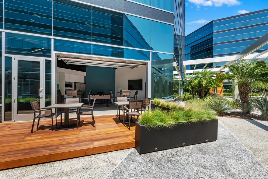 More Photos Of 9655 Granite Ridge Dr, San Diego Unknown For Lease