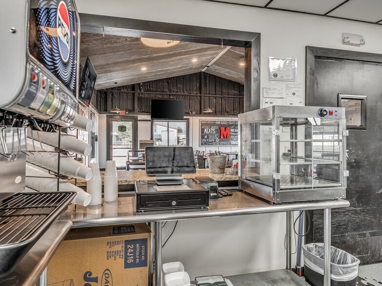 More Photos Of 106 NW 4th St, Lindsay Specialty For Sale