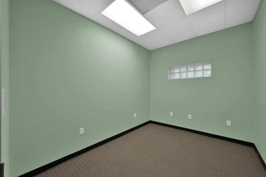 More Photos Of 1126 Rayford Rd, Spring Medical For Sale