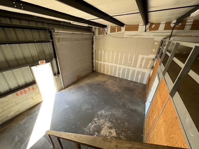 More Photos Of 2907 Brooks St, Lakeland Industrial For Lease