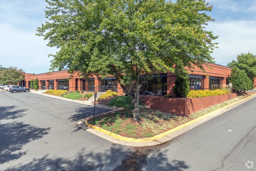 More Photos Of 4460 Brookfield Corporate Dr, Chantilly Flex For Lease