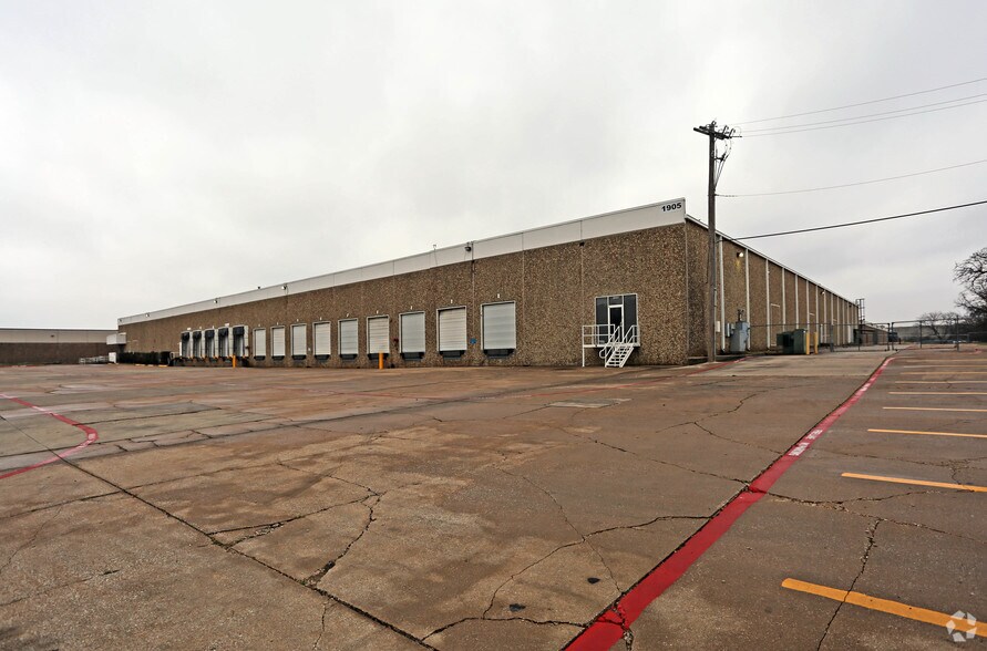More Photos Of 1905 110th St, Grand Prairie Distribution For Lease