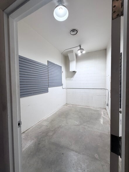 More Photos Of 155 S Pine St, Spokane Warehouse For Sale