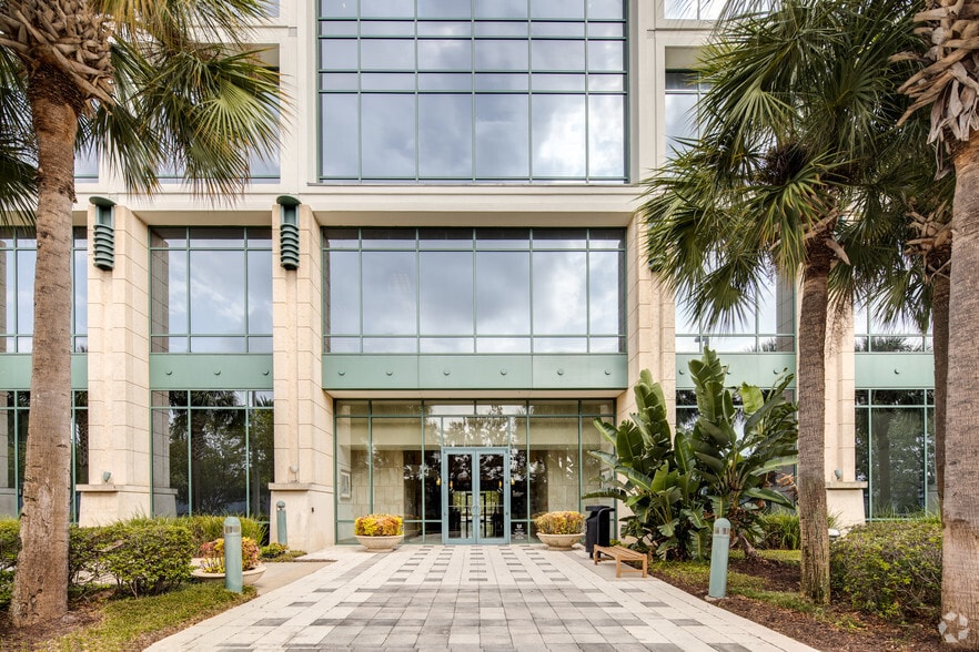 More Photos Of 4901 Vineland Rd, Orlando Office For Lease