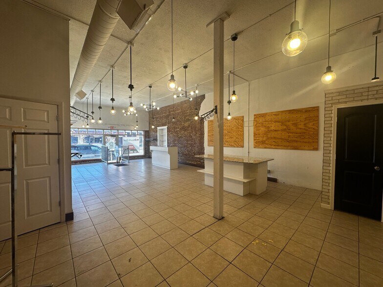 More Photos Of 521-523 N Riverfront Dr, Mankato Storefront Retail Office For Lease