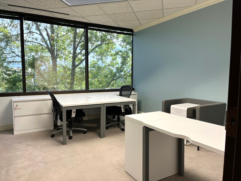 More Photos Of 2000-2100 SouthBridge Pky, Birmingham Coworking Space