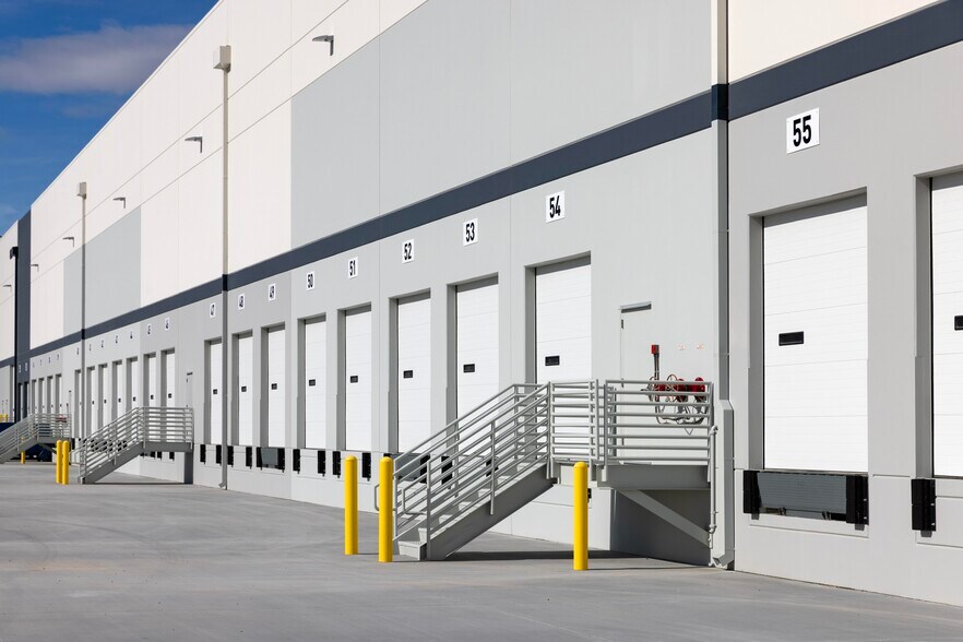 More Photos Of 6050 N Hollywood Blvd, Las Vegas Distribution For Lease