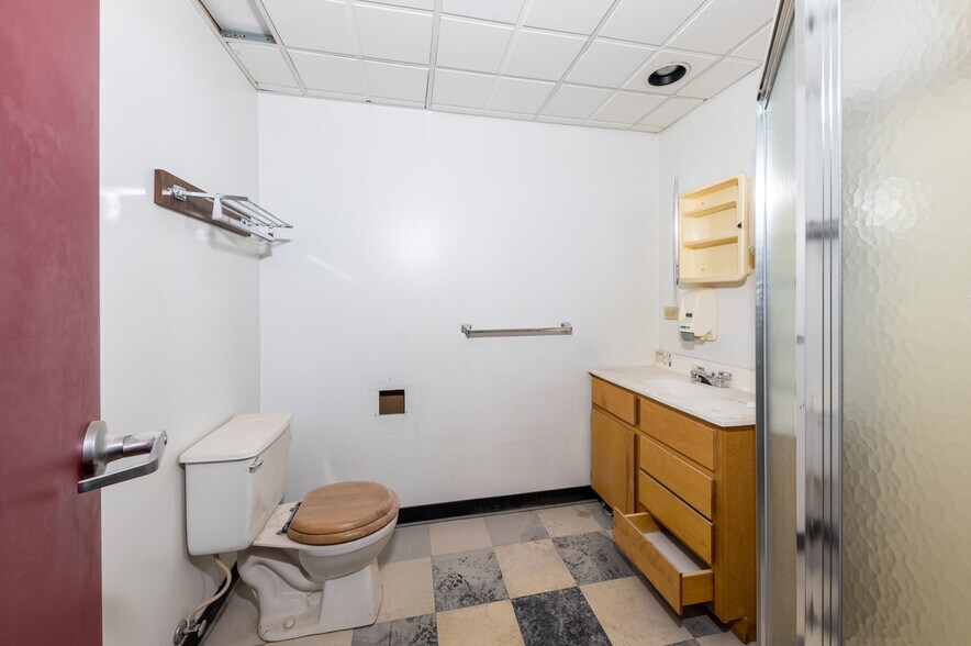 More Photos Of 50 Middletown Loop, White Hall Storefront Retail Office For Lease
