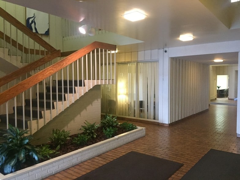 More Photos Of 303 S Main St, Mishawaka Medical For Lease