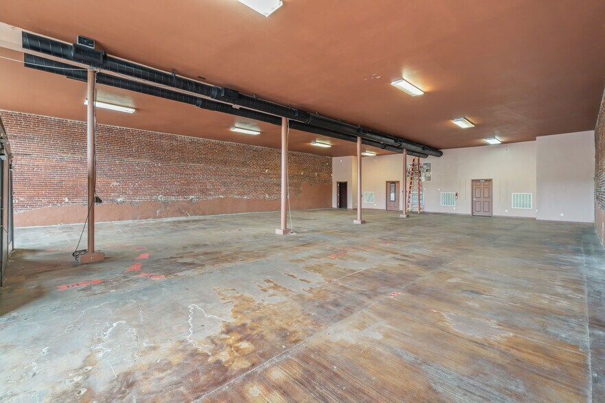 More Photos Of 824 Tennessee Ave, Etowah Storefront Retail Office For Sale