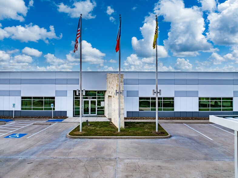 More Photos Of 10401 Town Park Dr, Houston Medical For Lease