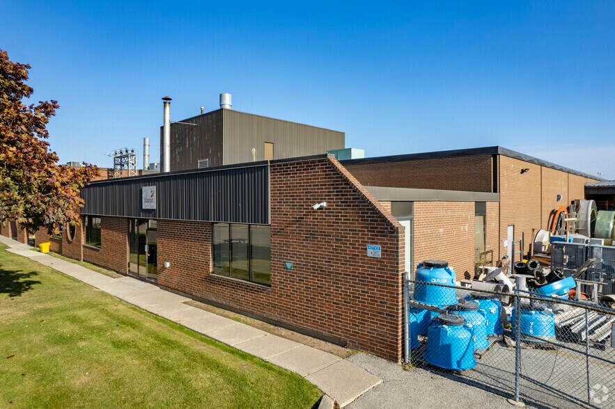 More Photos Of 880 Rangeview Rd, Mississauga Manufacturing For Lease
