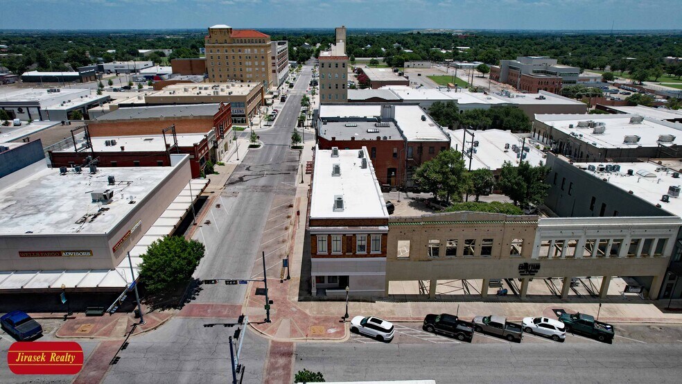 More Photos Of 1 E Central Ave, Temple Office For Lease