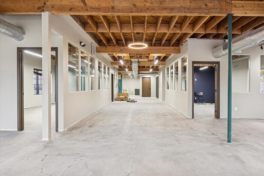 More Photos Of 4901 Yale St, Houston Office For Sale