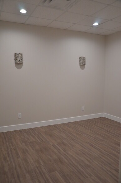 More Photos Of 7115 FM 2920, Spring Unknown For Lease