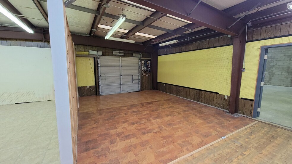 More Photos Of 1222 US HWY 50, Chillicothe Flex For Sale