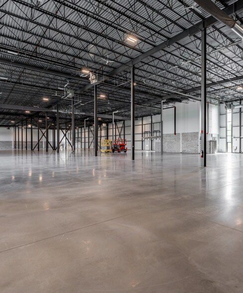 More Photos Of 13255 Boul Henri-Fabre O, Mirabel Warehouse For Lease