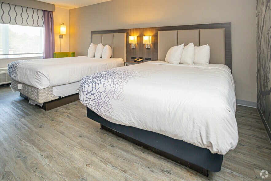 More Photos Of 3650 Airport Blvd, Mobile Hotel For Sale