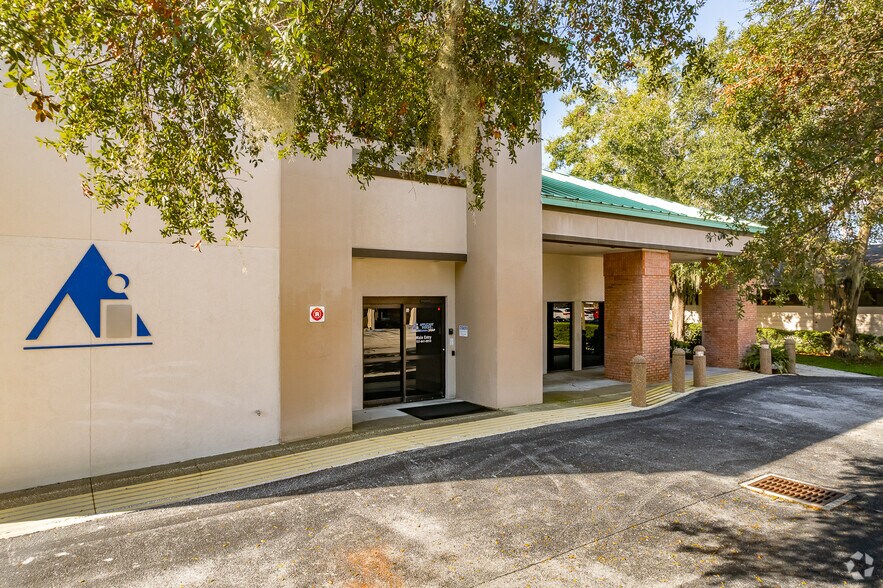 More Photos Of 5642-5652 Meadowlane St, New Port Richey Office For Sale