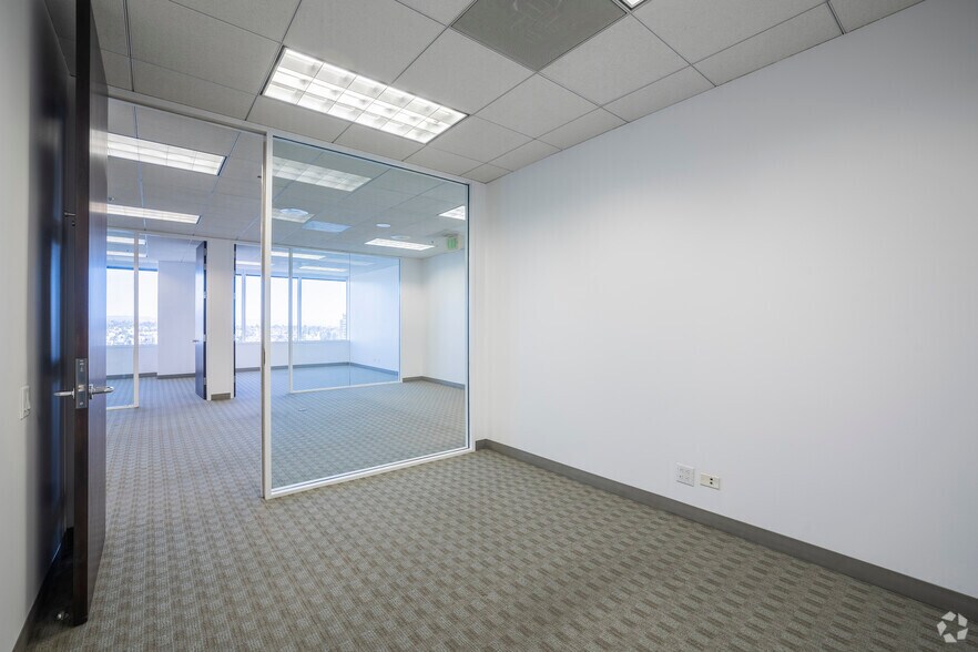 More Photos Of 1999 Harrison St, Oakland Coworking Space