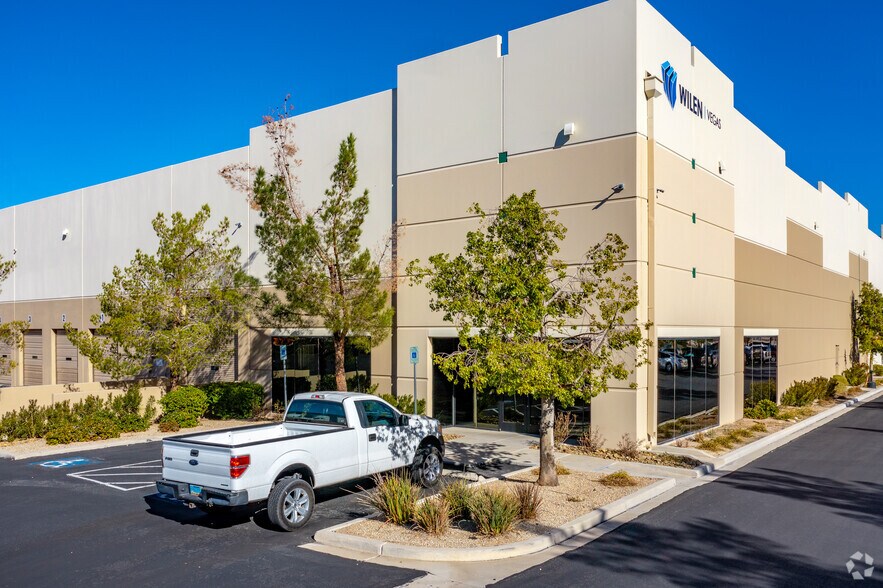 More Photos Of 3325 W Sunset Rd, Las Vegas Warehouse For Lease