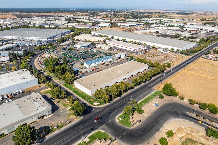 More Photos Of 8711 Elder Creek Rd, Sacramento Warehouse For Lease