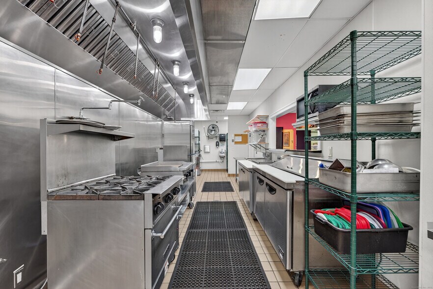 More Photos Of 742 Amity Rd, Bethany Freestanding For Sale