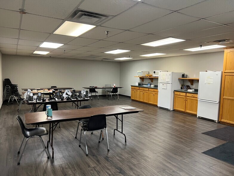 More Photos Of 480 Park Ave E, Eden Valley Warehouse For Sale