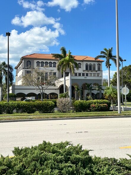 More Photos Of 4851 Tamiami Trl N, Naples Office For Lease