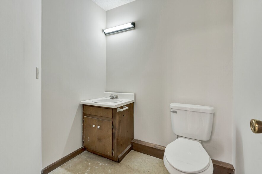 More Photos Of 1050 Whisperwood Trl NE, Cleveland Light Distribution For Sale