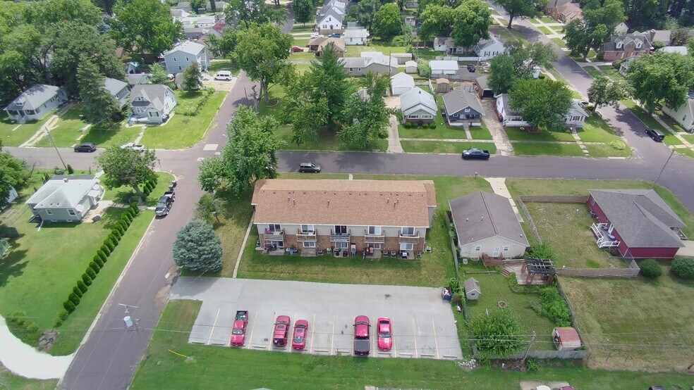 More Photos Of 429 South St, Pekin Apartments For Sale