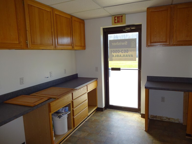 More Photos Of 760 Woodland Dr, Saline Medical For Lease