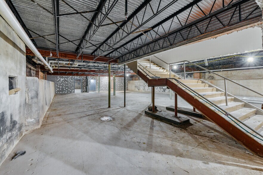 More Photos Of 116 S Broad St, Monroe Restaurant For Lease