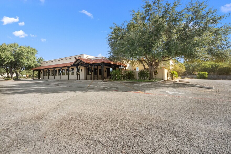 More Photos Of 983 N Highway 123 Byp, Seguin Restaurant For Sale