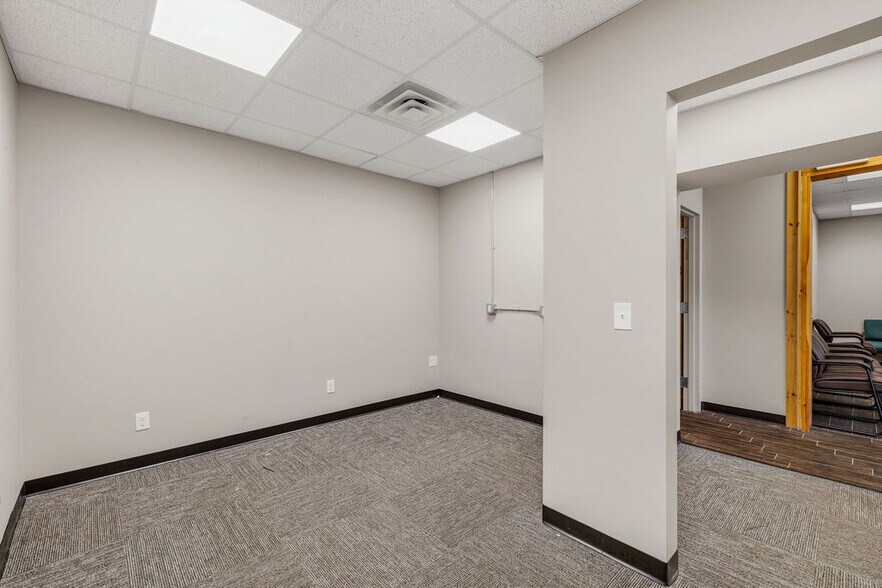 More Photos Of 4519 Military Rd, Niagara Falls Medical For Lease