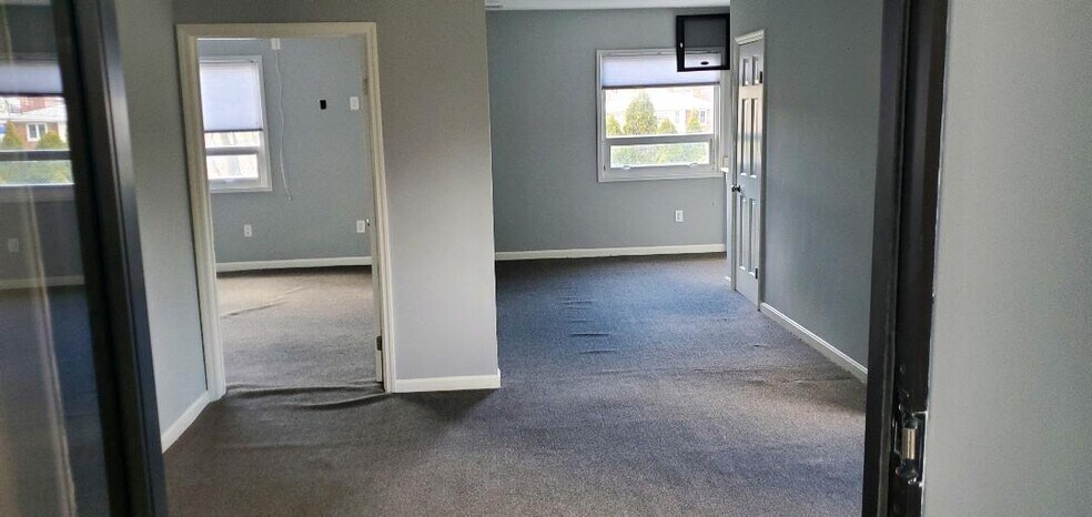 More Photos Of 1444 Clove Rd, Staten Island Office For Lease