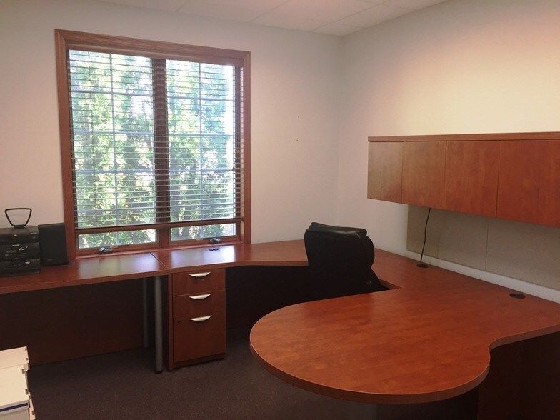 More Photos Of 3 Executive Ct, South Barrington Medical For Lease