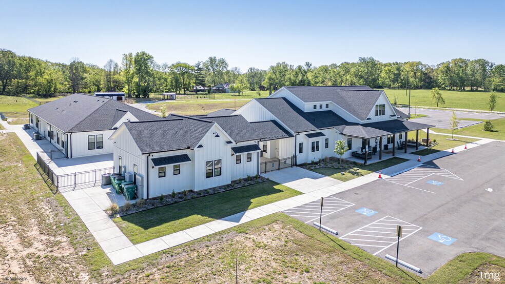 More Photos Of 3415 N Dixieland Rd, Little Flock General Retail For Sale