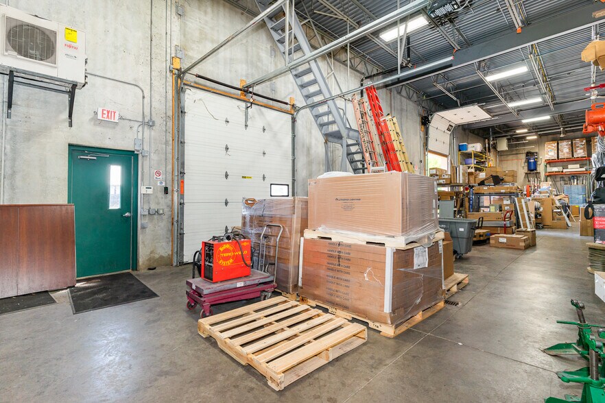 More Photos Of 8555 W 123rd St W, Savage Flex For Lease