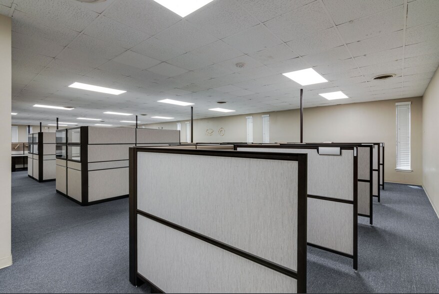 More Photos Of 820 SW Wilshire Blvd, Burleson Office For Sale