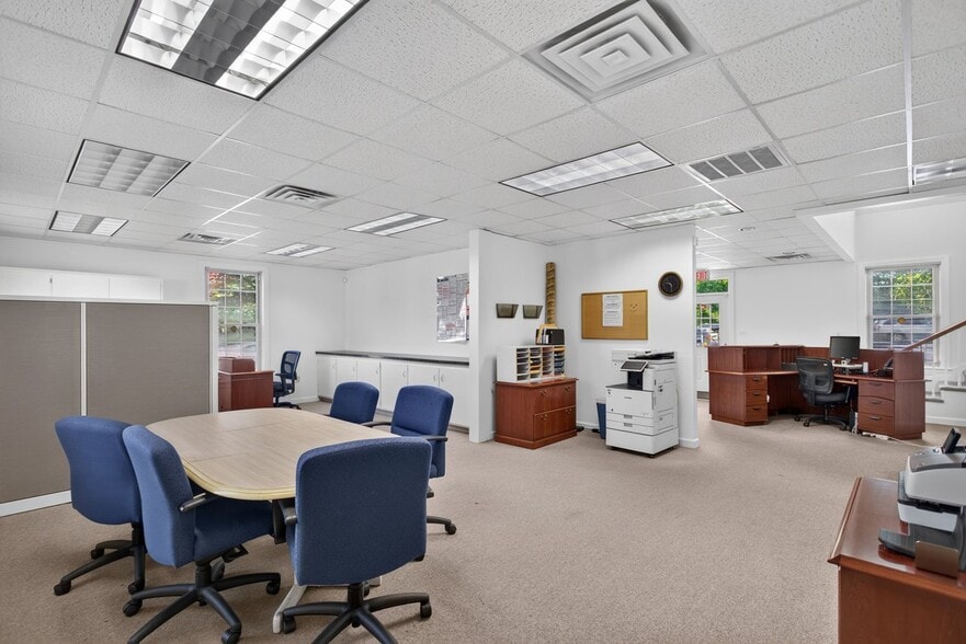 More Photos Of 800 Country Club Rd, Harrisonburg Office For Sale