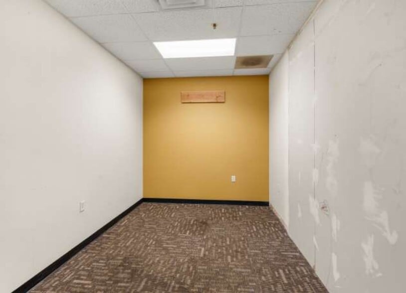 More Photos Of 304-350 NE Agness Ave, Grants Pass Unknown For Lease