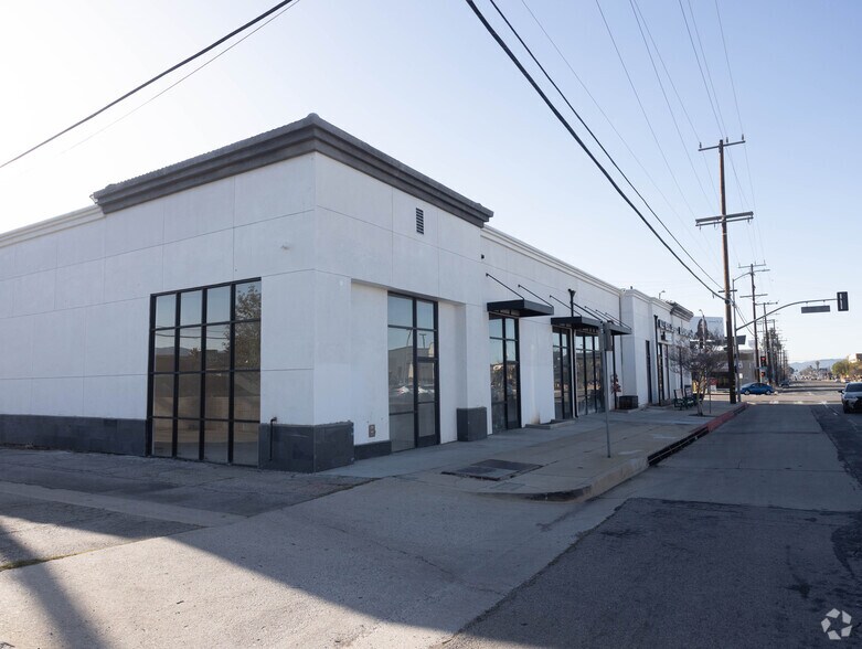 More Photos Of 10700 Balboa Blvd, Granada Hills Storefront For Lease