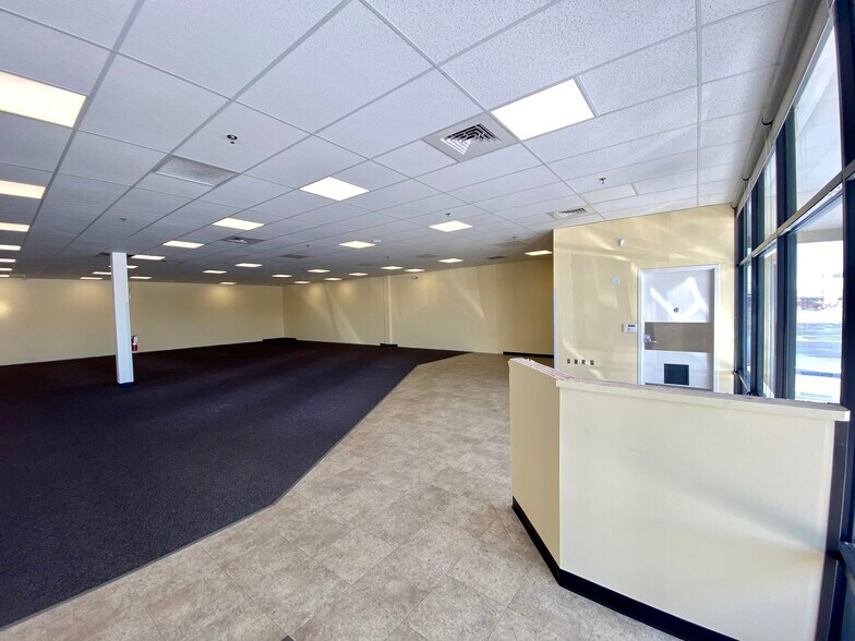 More Photos Of 1203 W Ferdon St, Litchfield Storefront For Lease