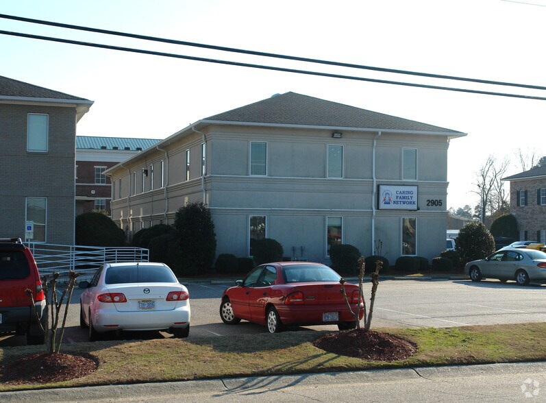 More Photos Of 2905 Breezewood Ave, Fayetteville Office For Lease