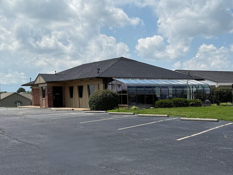 More Photos Of 1801 N Market St, Sparta Restaurant For Lease