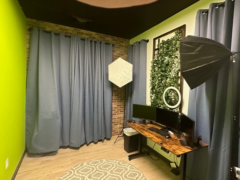 More Photos Of 1800 Camden Rd, Charlotte Office Residential For Lease