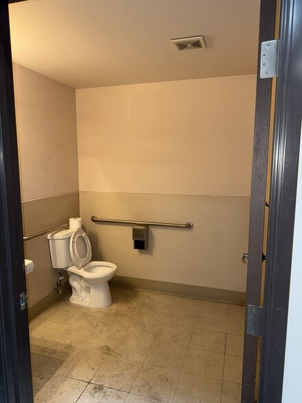 More Photos Of 4770 W University Ave, Las Vegas Warehouse For Sale