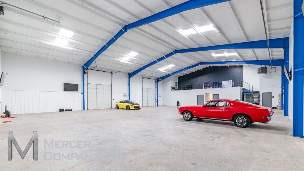 More Photos Of 4920 W I-40 Service Rd, Oklahoma City Showroom For Lease